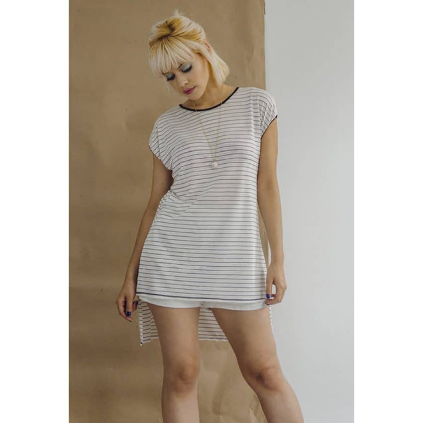 Camiseta Vegana Alongada Branca Listras finas - Nicole Bustamante Vegan Goods