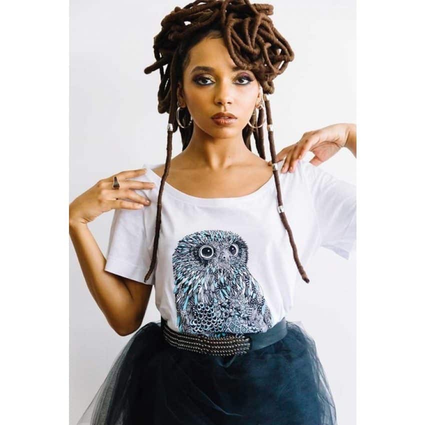 Camiseta Vegana Babylook Coruja Branca - Nicole Bustamante Vegan Goods