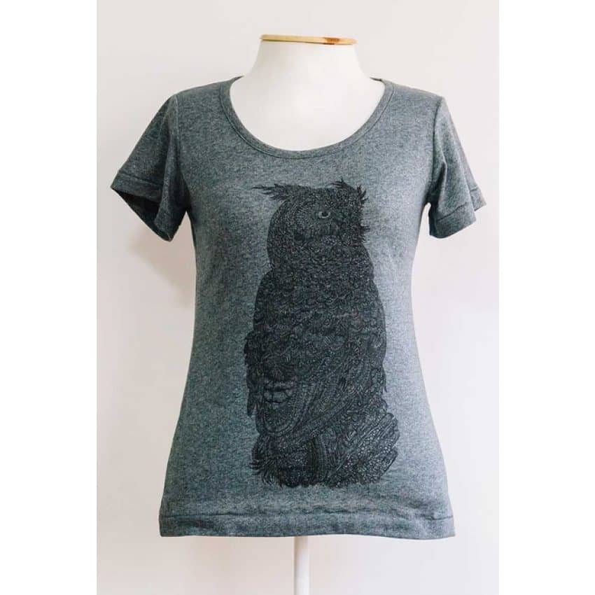 Camiseta Vegana Babylook Coruja Chumbo - Nicole Bustamante Vegan Goods